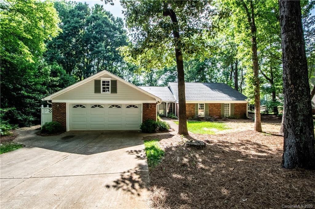 Property Photo:  9508 Whitethorn Drive  NC 28277 