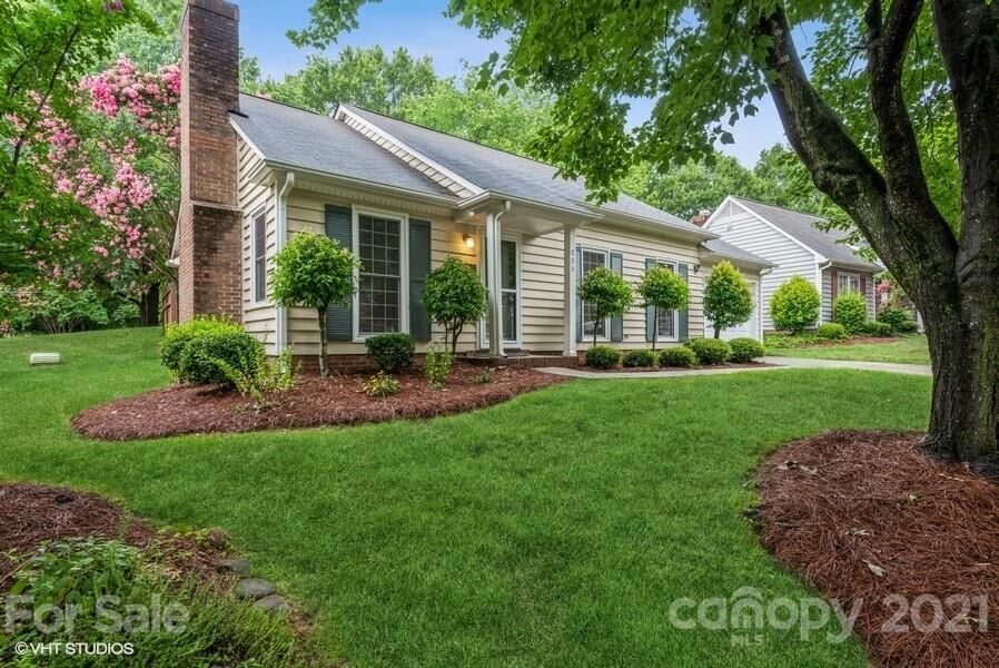 Property Photo: 804 Farm Tree Lane NC 28209