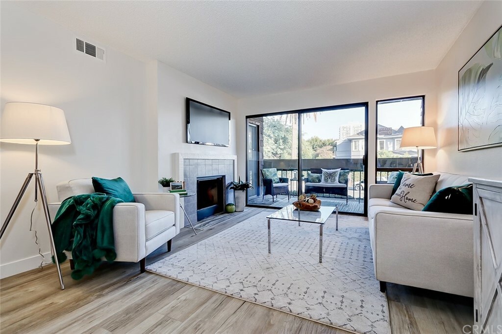 Property Photo:  403 W 7th Street 109  CA 90813 