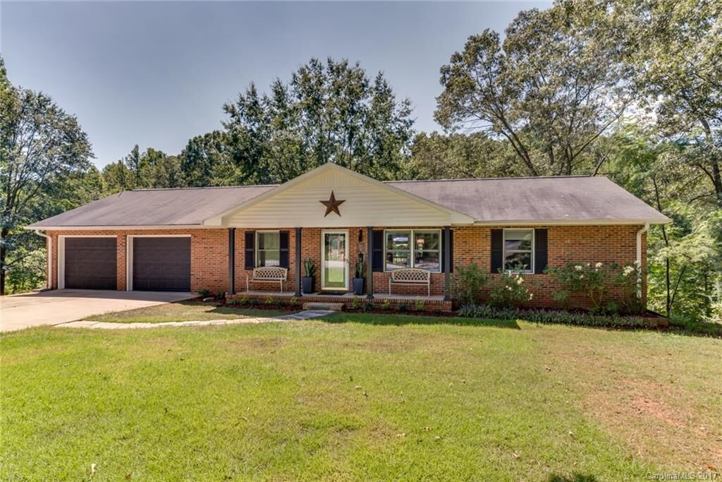 Property Photo: 207 Forest Avenue SC 29356