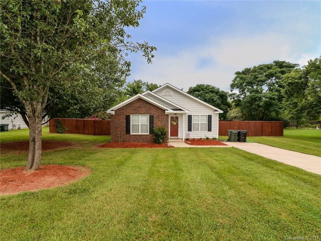 Property Photo:  912 Buttermilk Lane  NC 28110 