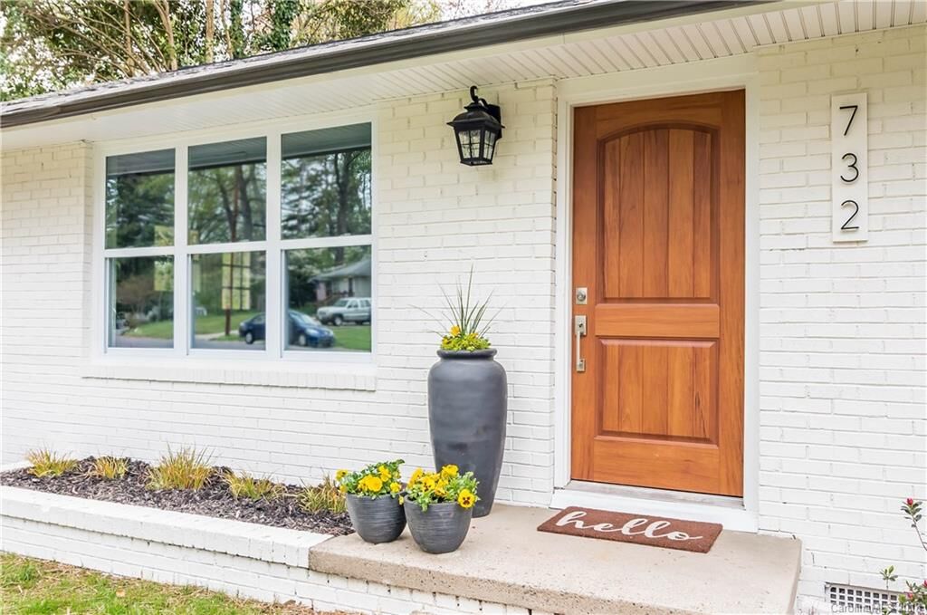 Property Photo:  732 Manhasset Road  NC 28209 