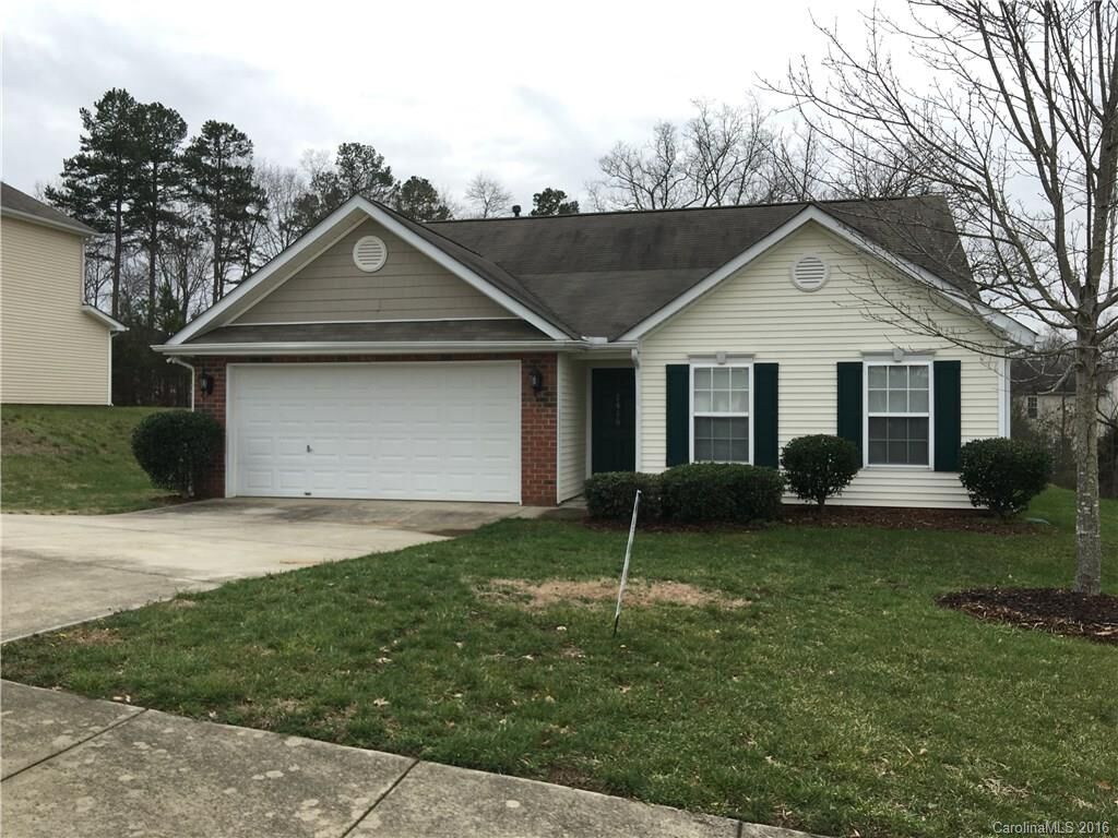 Property Photo: 1416 Key Ridge Court NC 28216