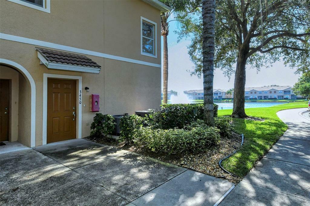 Property Photo: 3450 Parkridge Circle 33-204 FL 34243