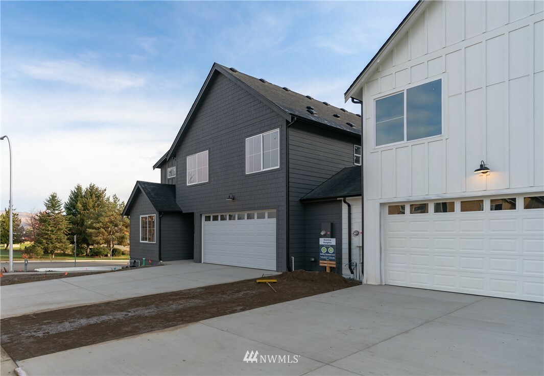 Property Photo: 223 Sienna Road WA 98801