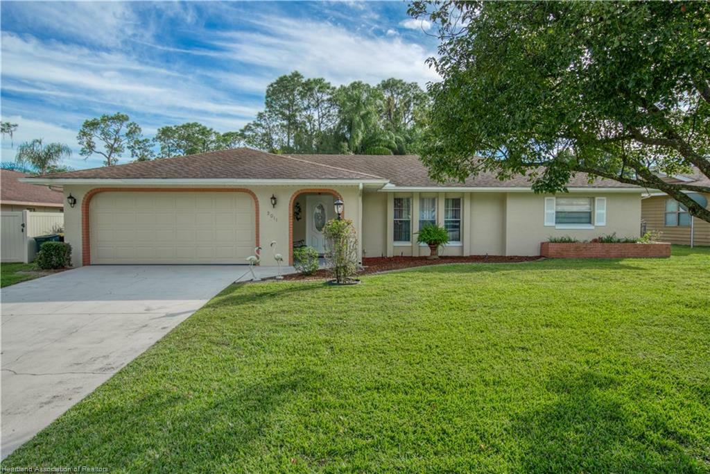 Property Photo:  2011 Pasco Drive  FL 33870 