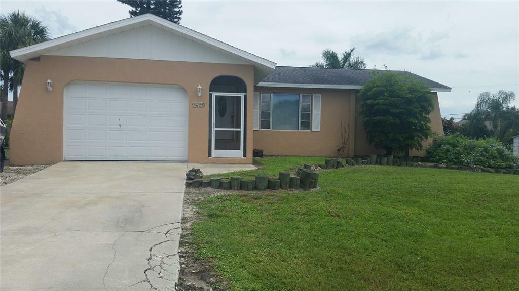 Property Photo:  2620 Wisteria Pl  FL 33950 