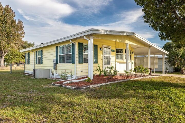 Property Photo: 1318 Apache Circle FL 32778