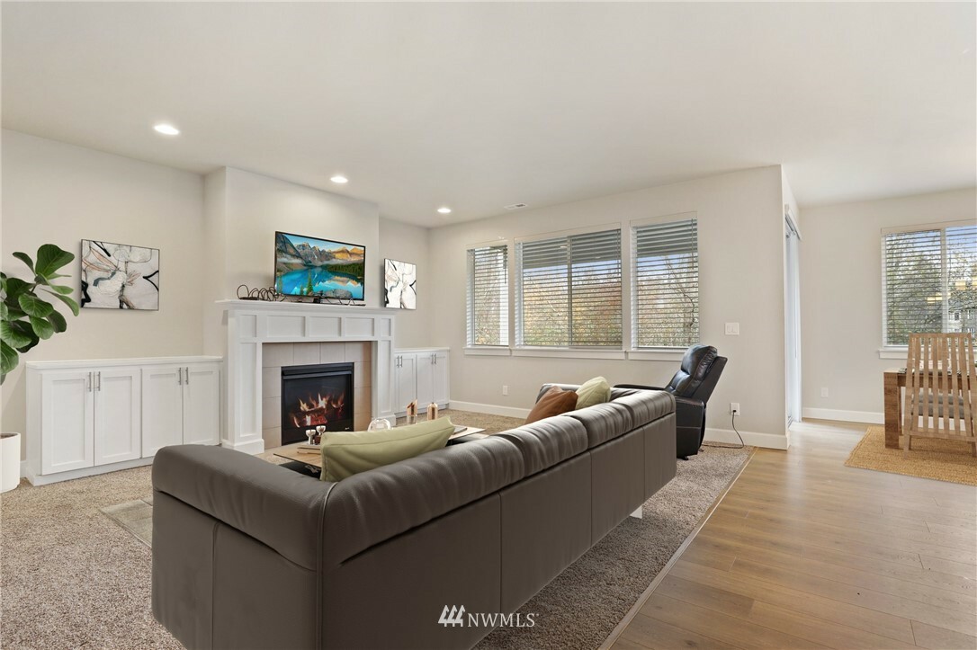 Property Photo: 26124 132nd Avenue SE WA 98042