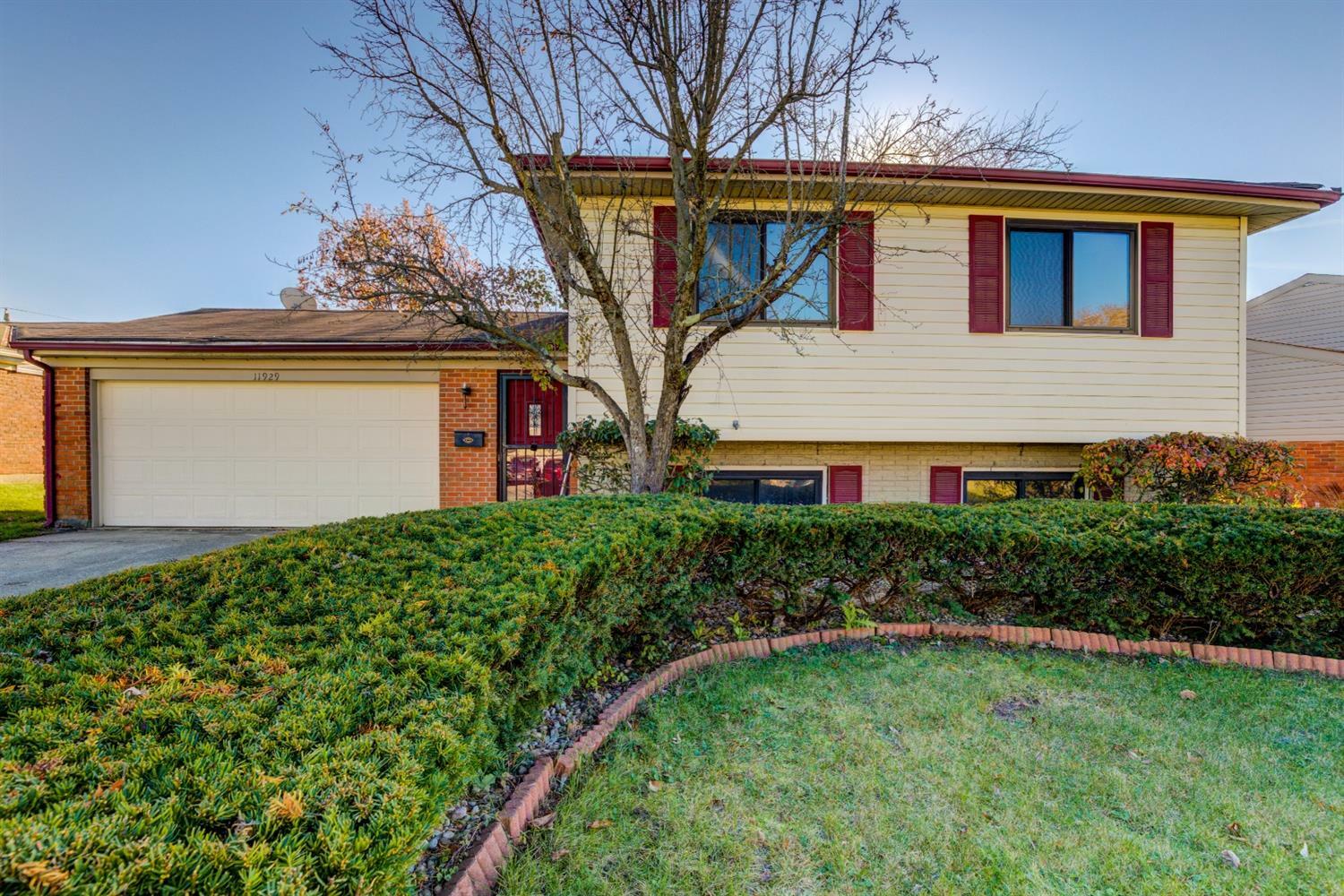 Property Photo: 11929 Hamden Dr OH 45240