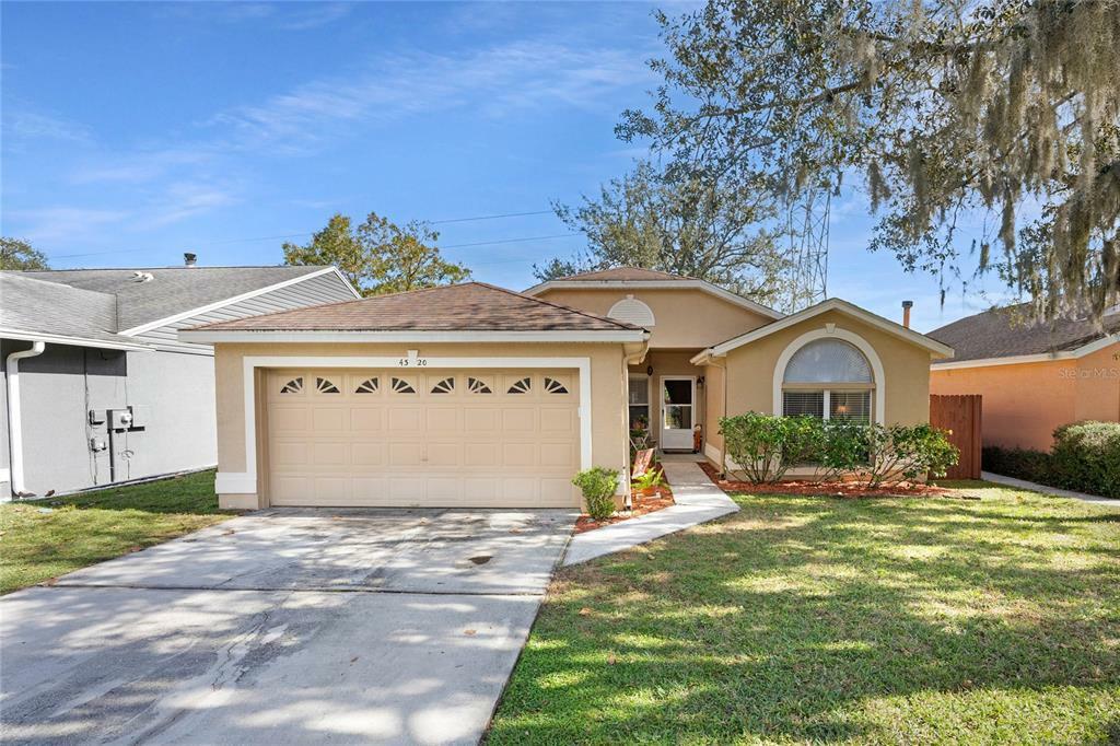 Property Photo: 4320 Fox Hollow Circle FL 32707