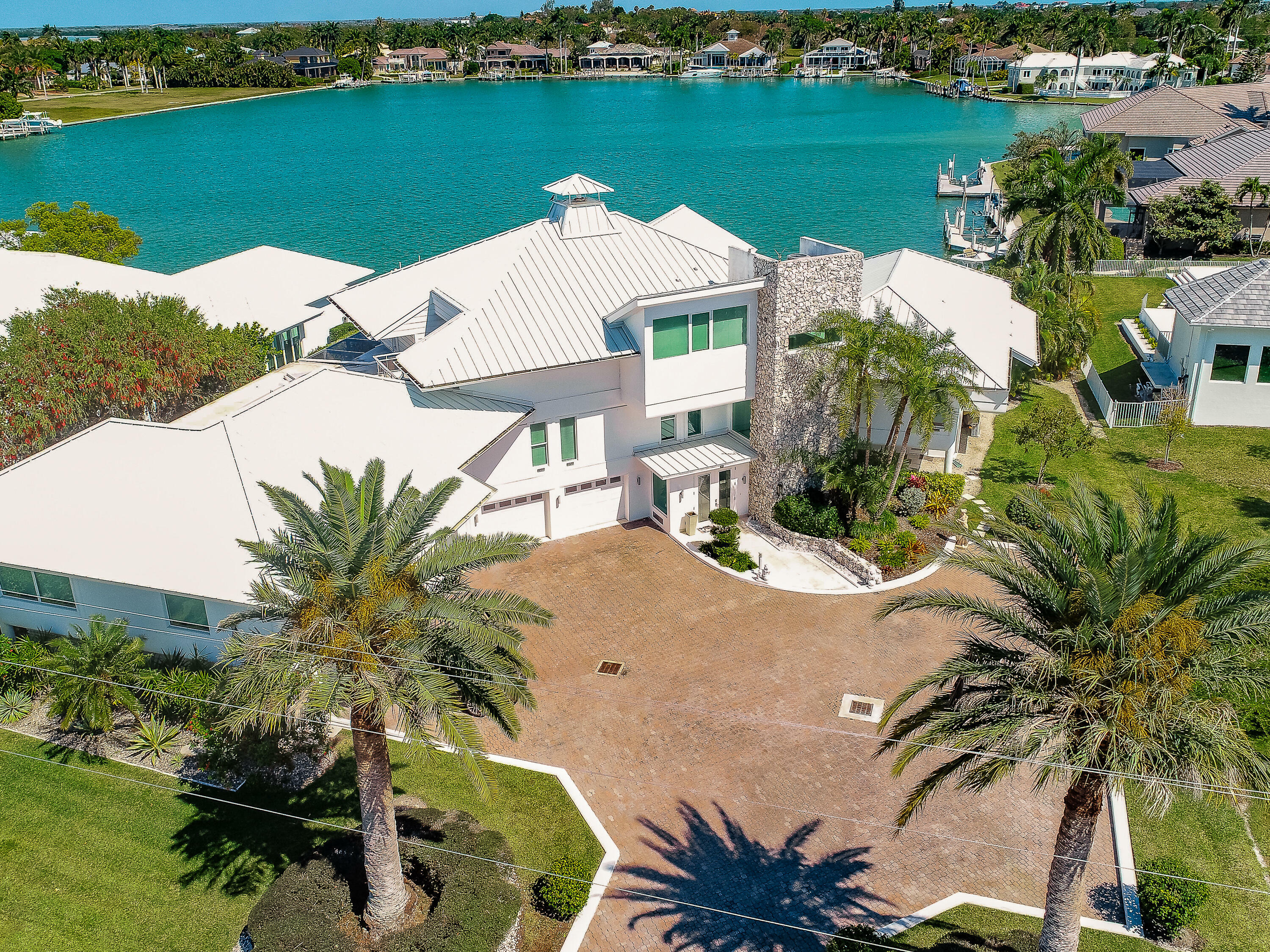 Property Photo: 919 S Barfield Drive FL 34145