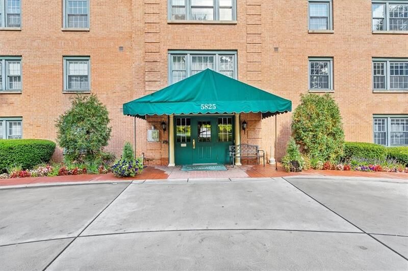 Property Photo:  5825 5th 212  PA 15232 