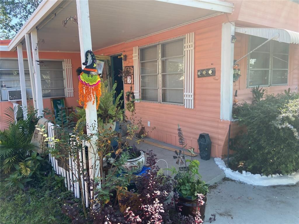 Property Photo:  1820 Hess Drive  FL 34691 