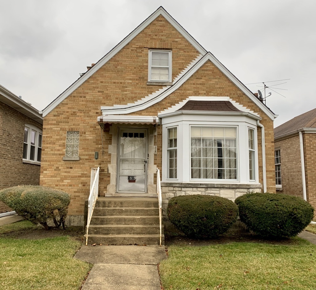 Property Photo:  3819 N Panama Avenue  IL 60634 