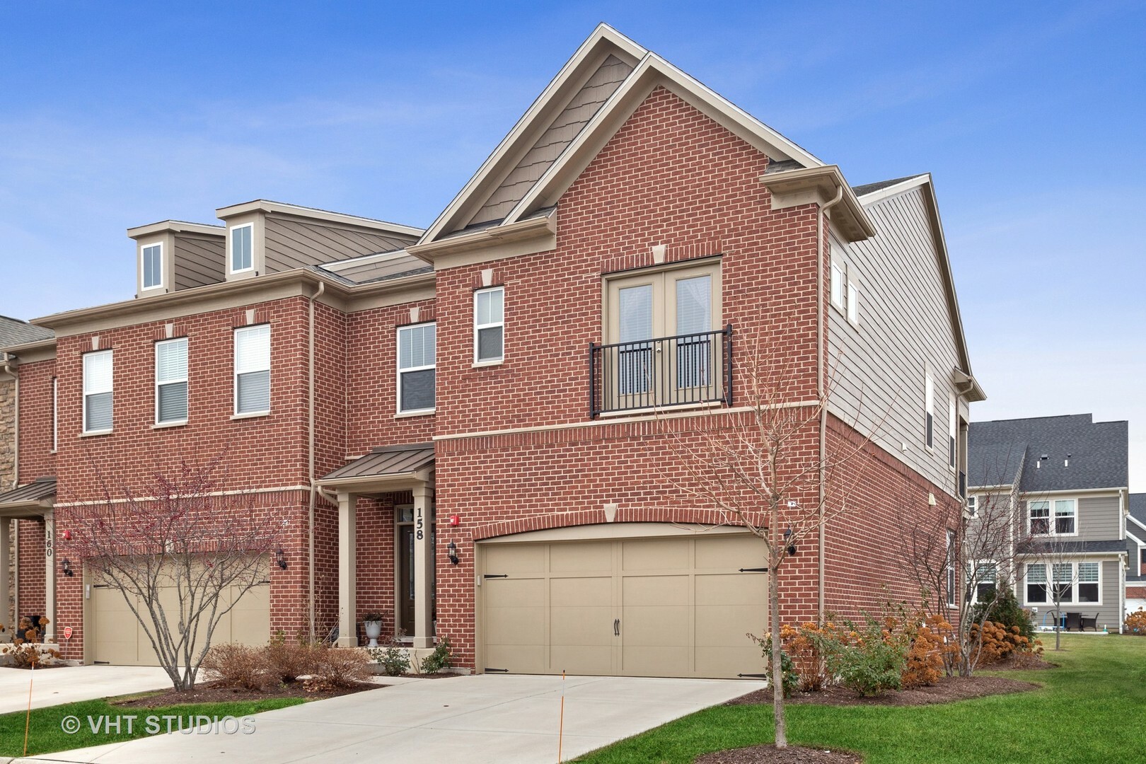 Property Photo: 158 Pemberton Way IL 60108
