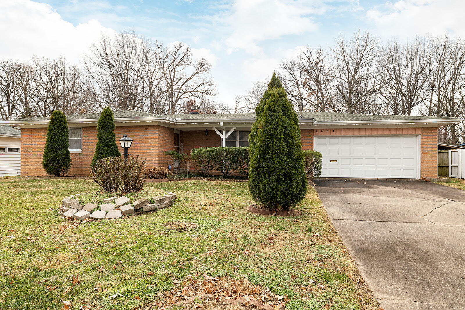 Property Photo: 3232 E Linwood Street MO 65804