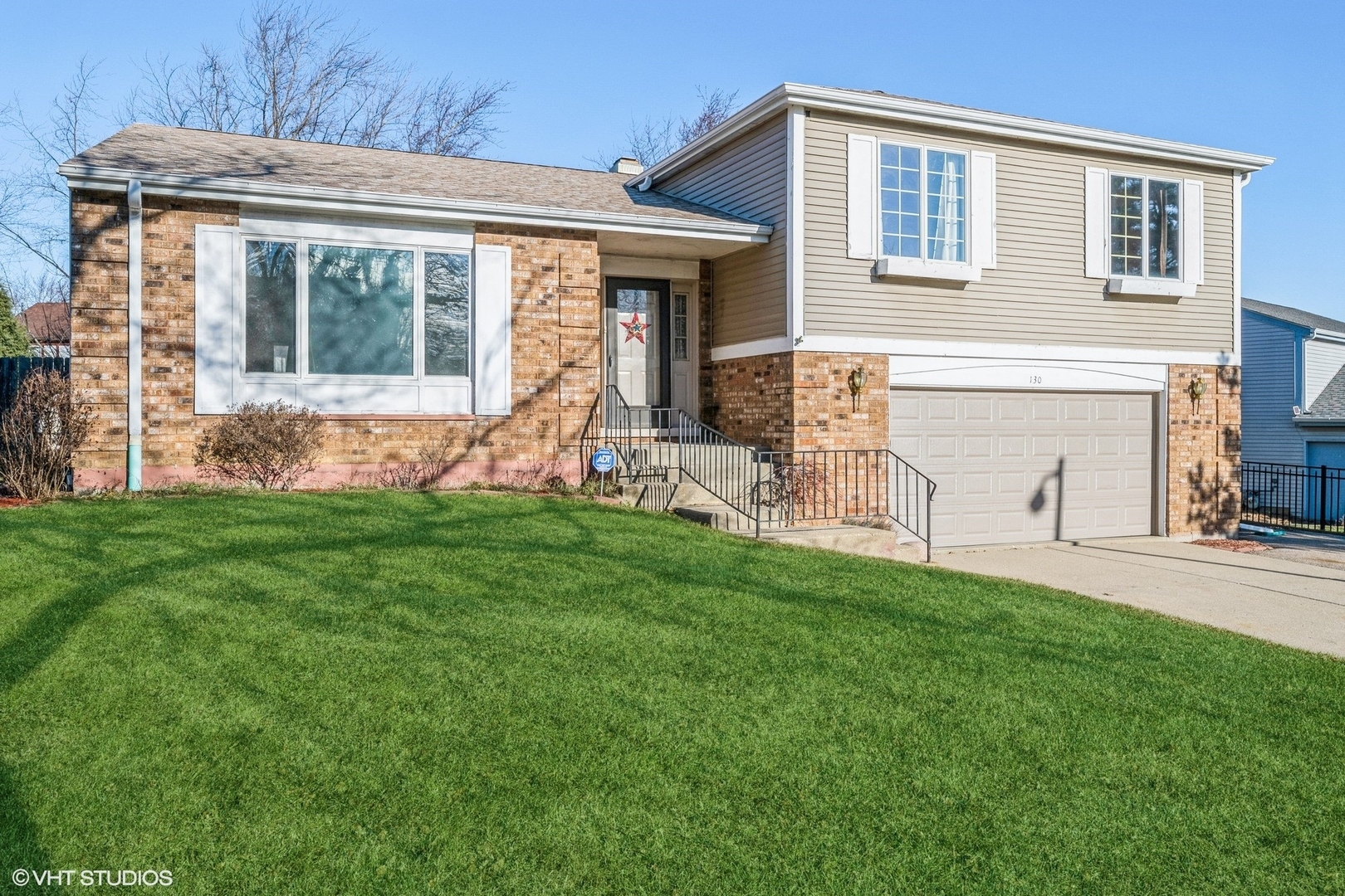 130 Robincrest Lane  Lindenhurst IL 60046 photo