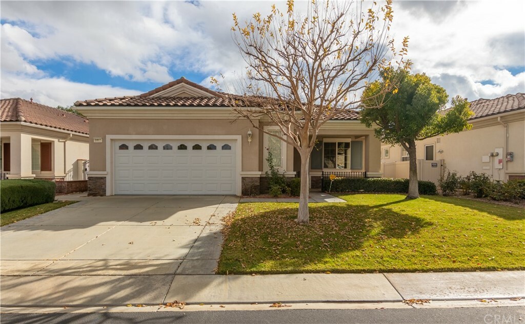 Property Photo:  1013 Blackhawk Drive  CA 92223 