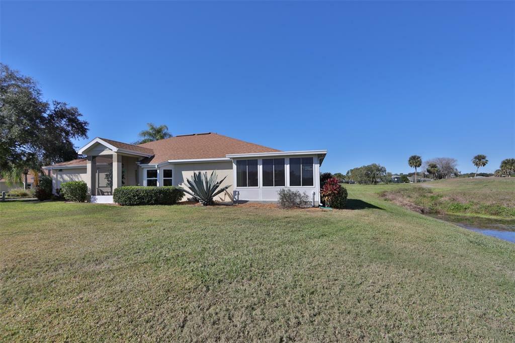 Property Photo:  2303 New Orchard Court  FL 33573 