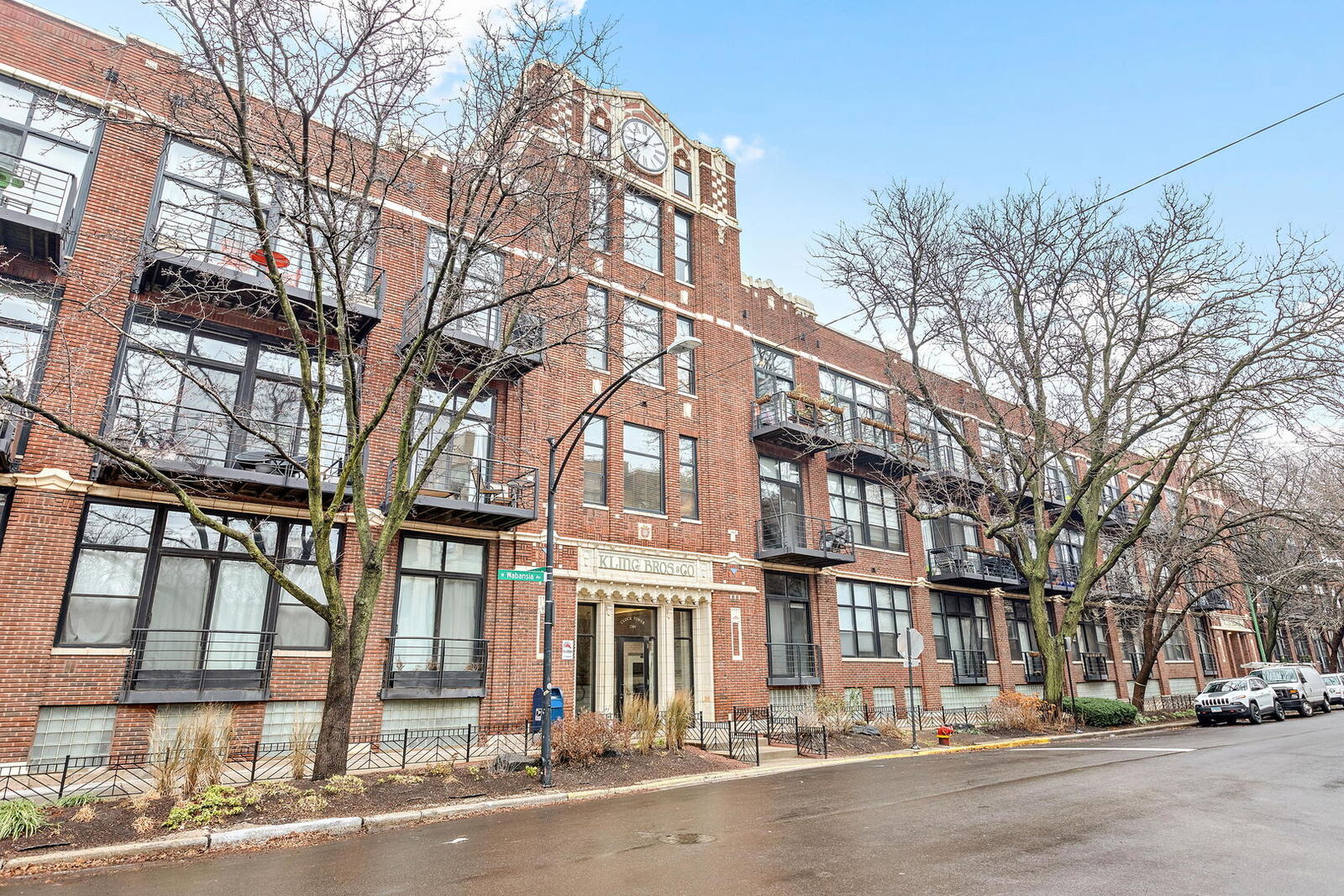 Property Photo: 2300 W Wabansia Avenue 122 IL 60647