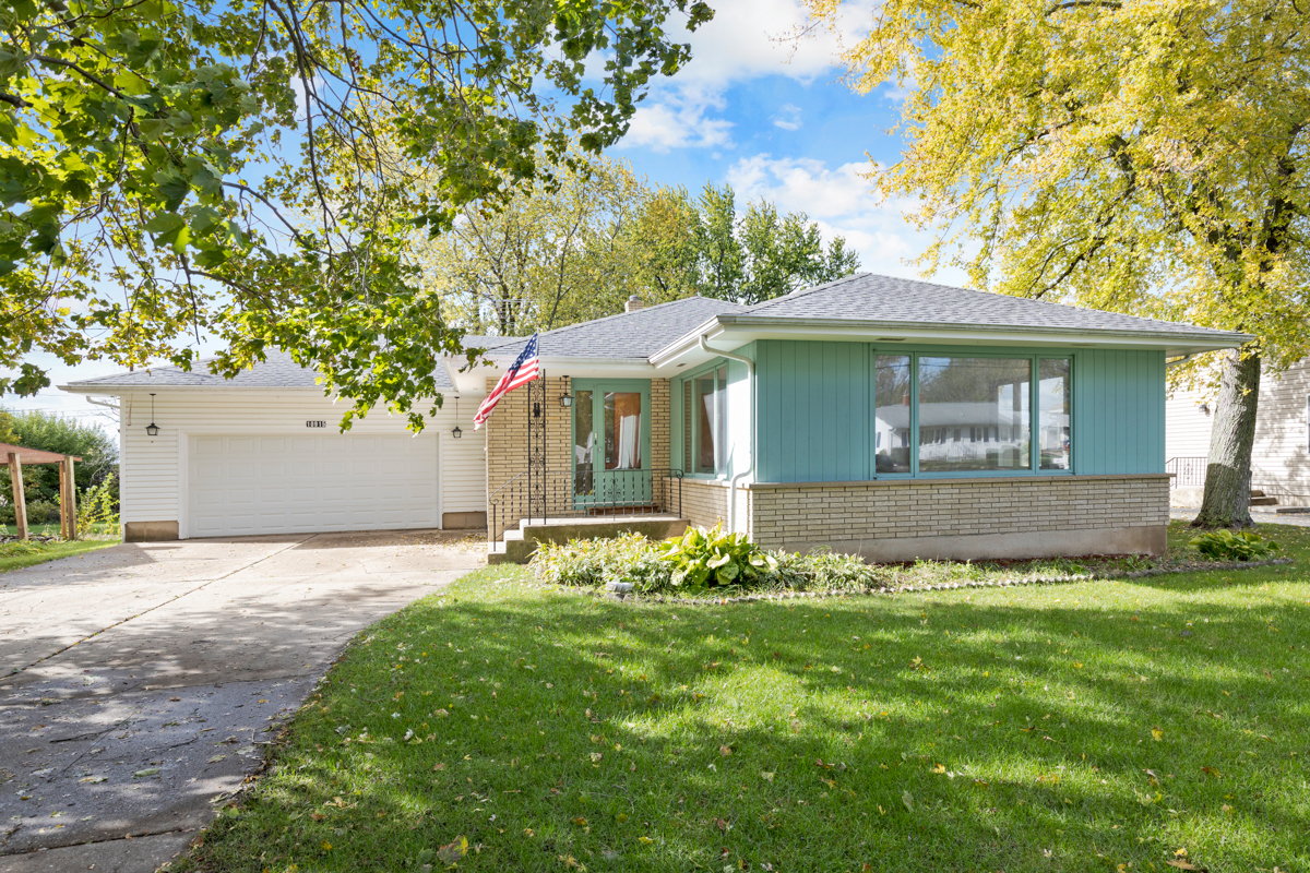 Property Photo: 10915 Bonnie Brae Road IL 60142