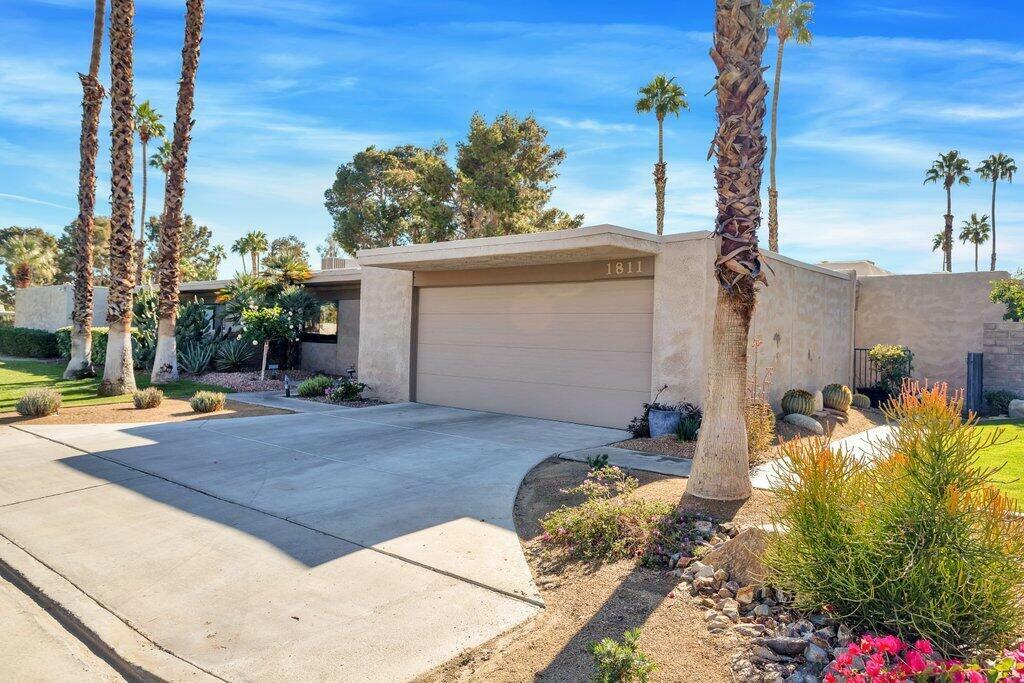 Property Photo:  1811 E Sandalwood Drive  CA 92262 