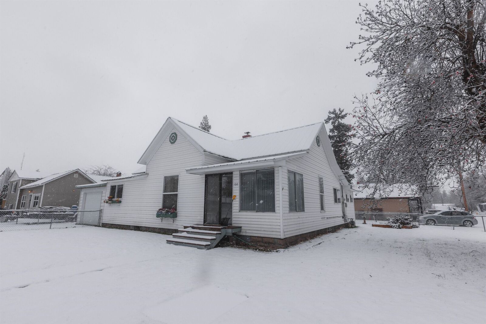 Property Photo:  106 E 1st St  WA 99006 