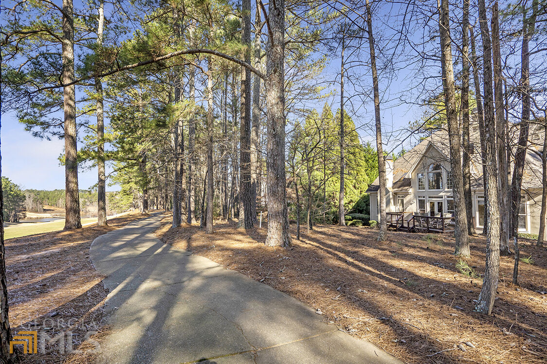 Property Photo: 3224 Chipping Wood Court GA 30004