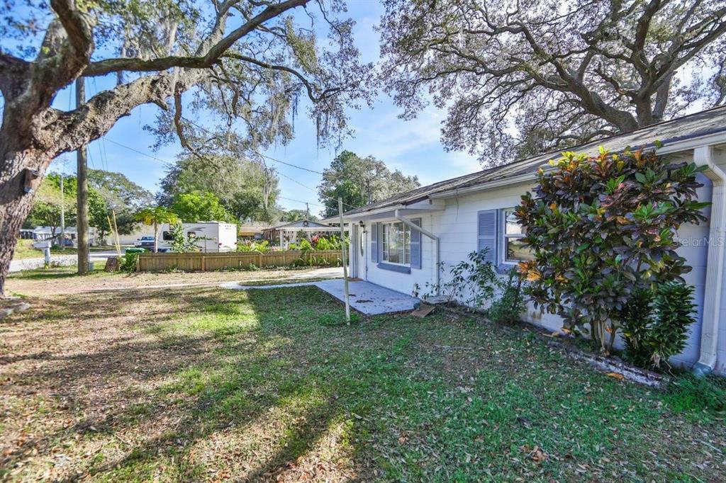 Property Photo:  313 E Seneca Avenue  FL 33612 