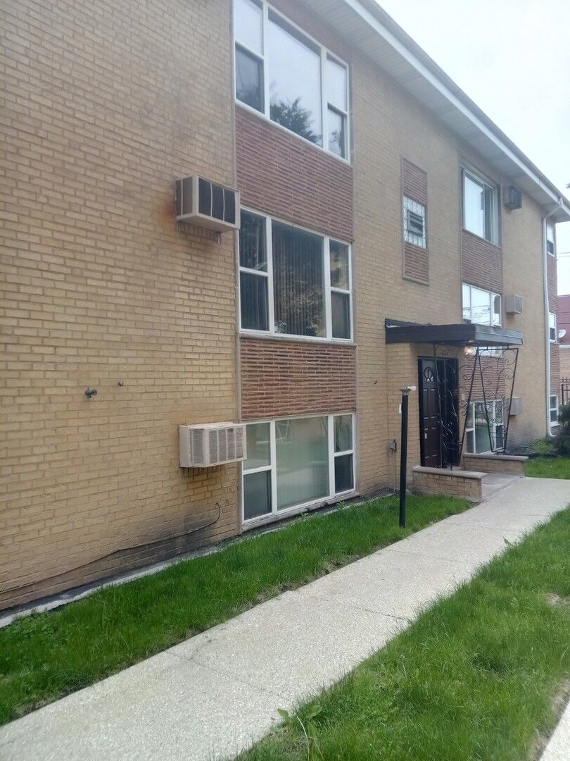 Property Photo:  410 E 109th Street Gn  IL 60628 