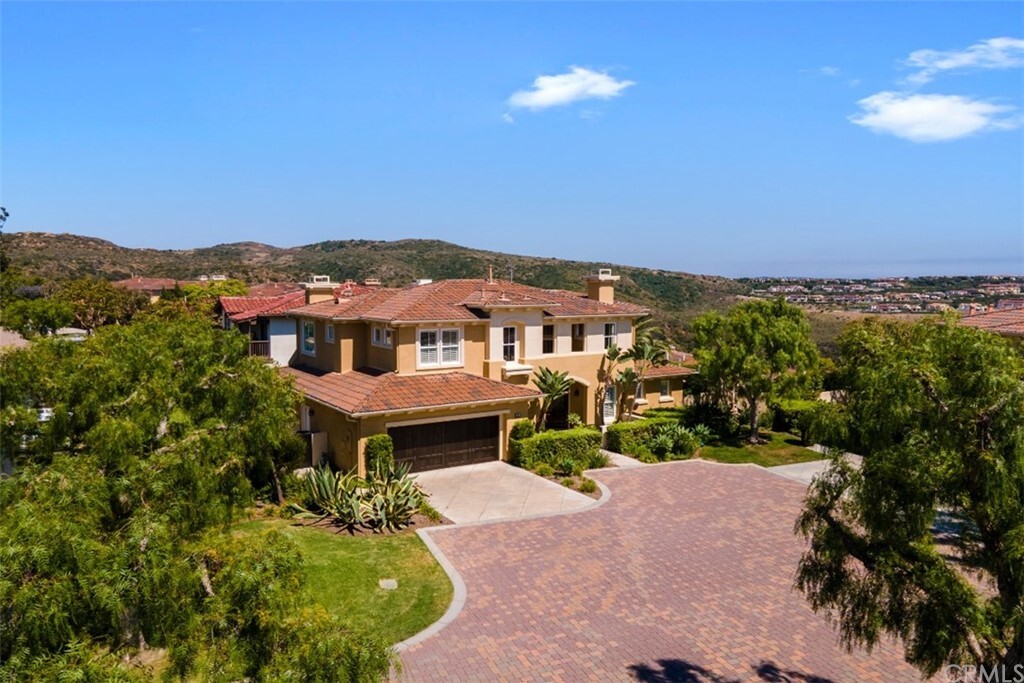 Property Photo:  24 Sunset Cove  CA 92657 