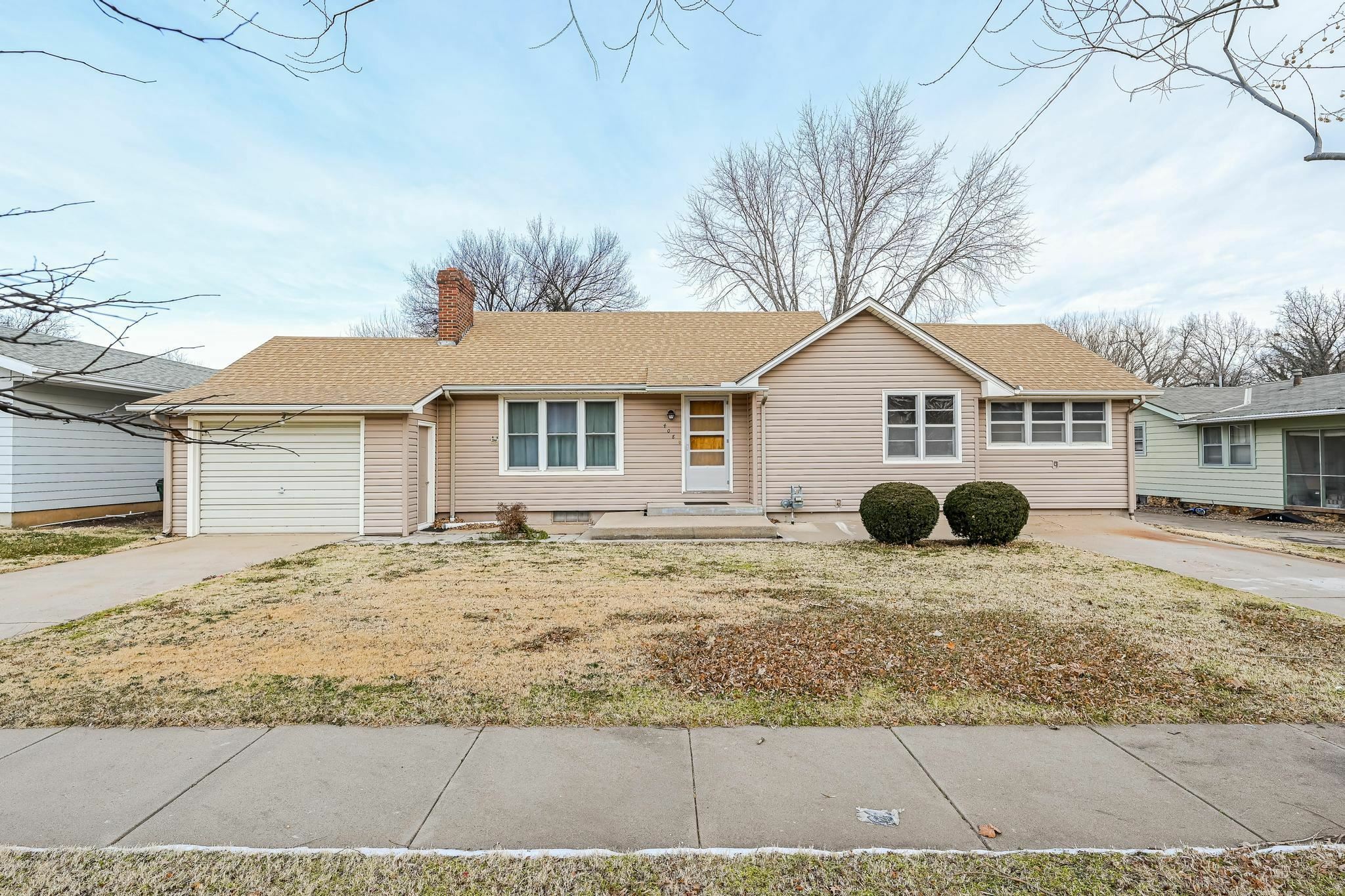 408 E Main St  Haven KS 67543 photo