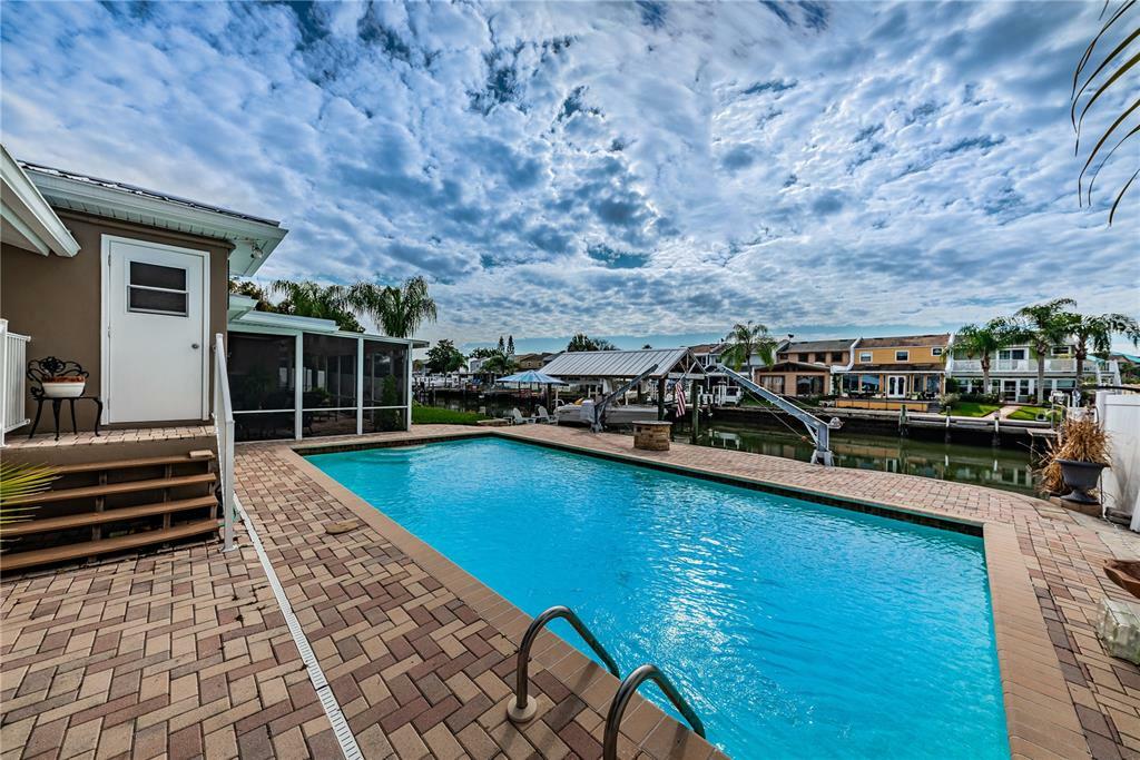 Property Photo:  8718 Palisades Drive  FL 33615 