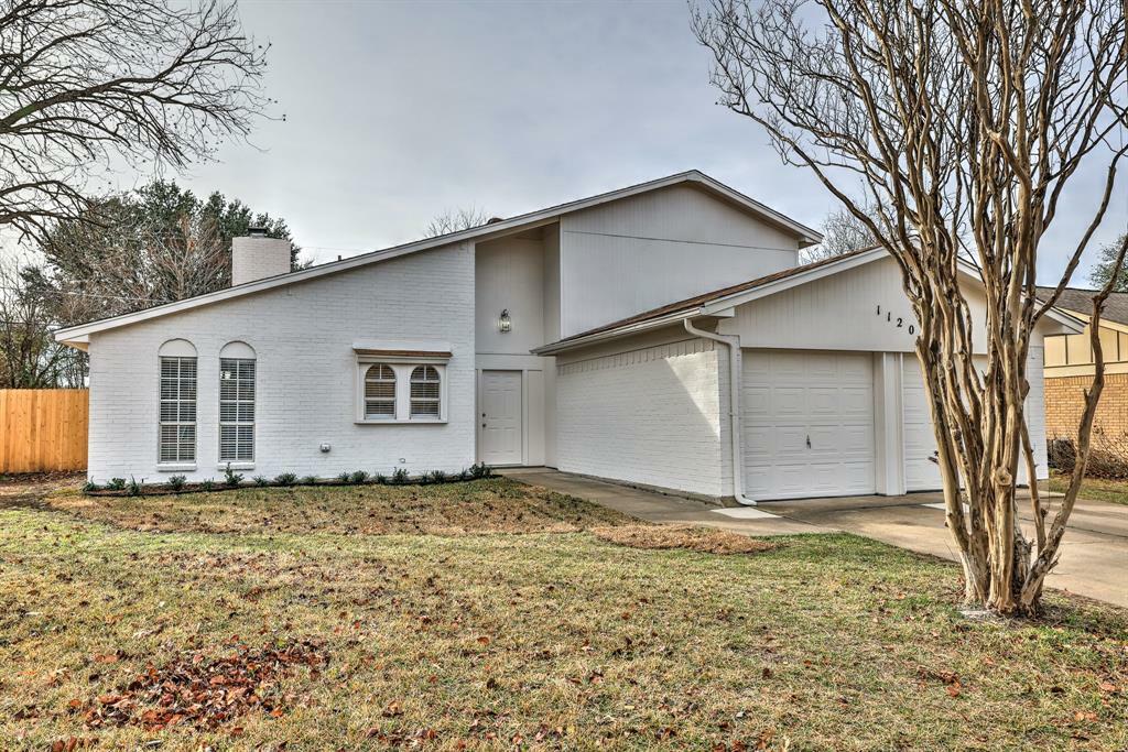 Property Photo: 1120 Timbercreek Road TX 76126