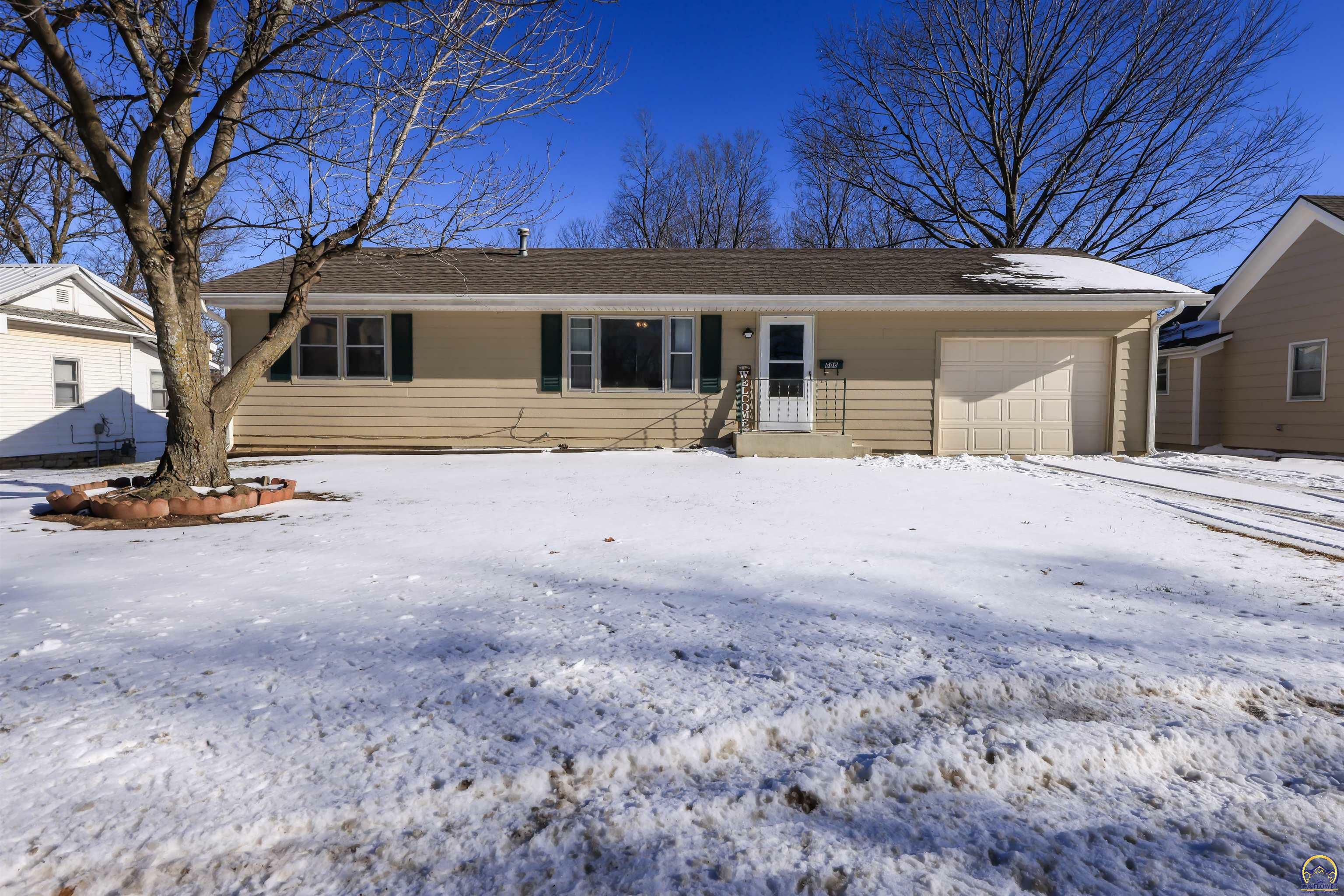 Property Photo:  606 Colorado Ave  KS 66436 