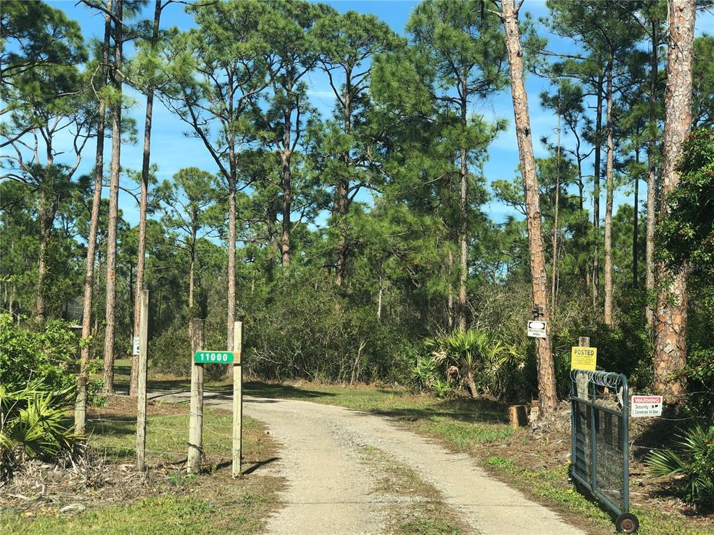 Property Photo:  11000 Grapefruit Lane  FL 33955 