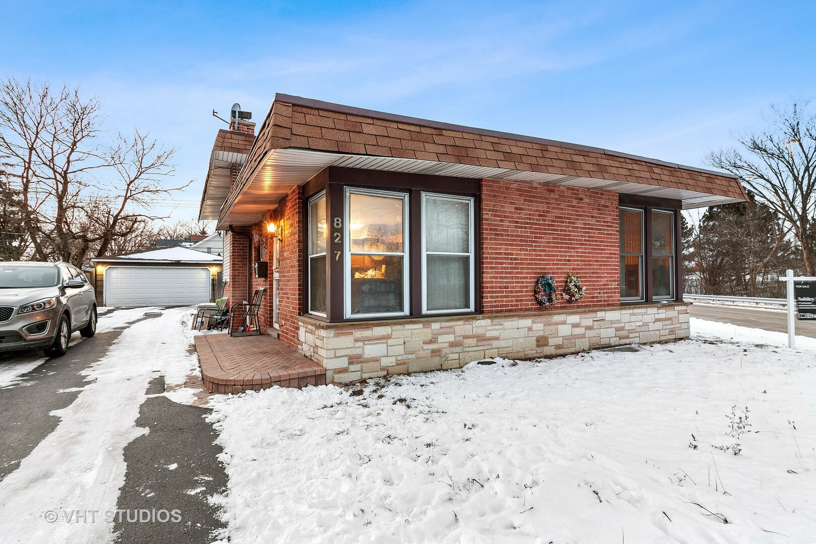 Property Photo:  827 Leclaire Avenue  IL 60091 