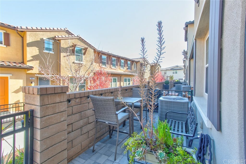 Property Photo:  28677 Jardineras Drive  CA 91354 