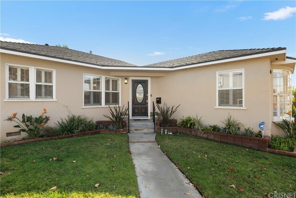 Property Photo:  5852 S Croft Avenue  CA 90056 