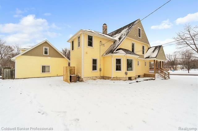 Property Photo:  403 E Ellen Street  MI 48430 