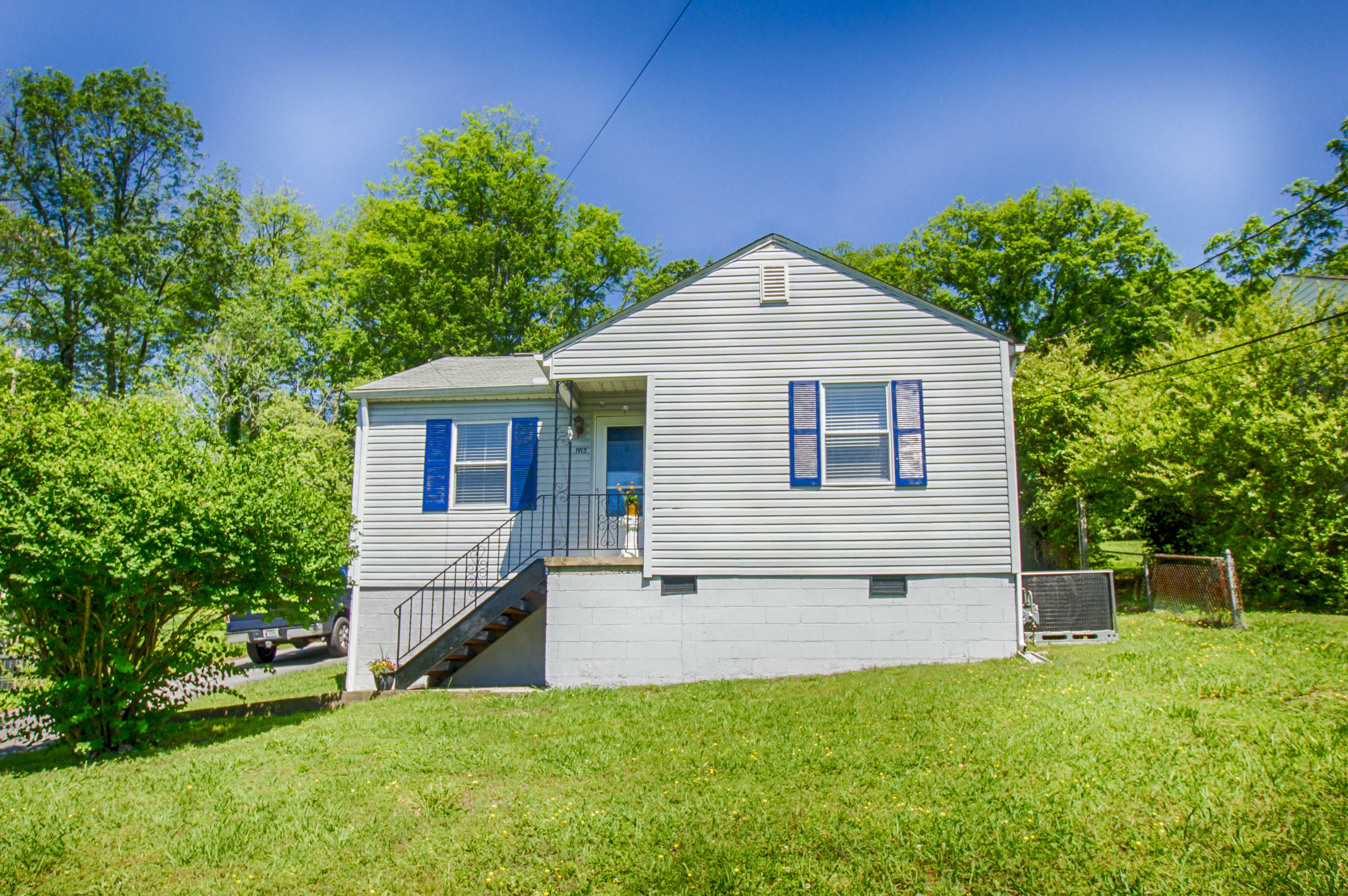 Property Photo:  1915 Bernhurst Drive  TN 37918 