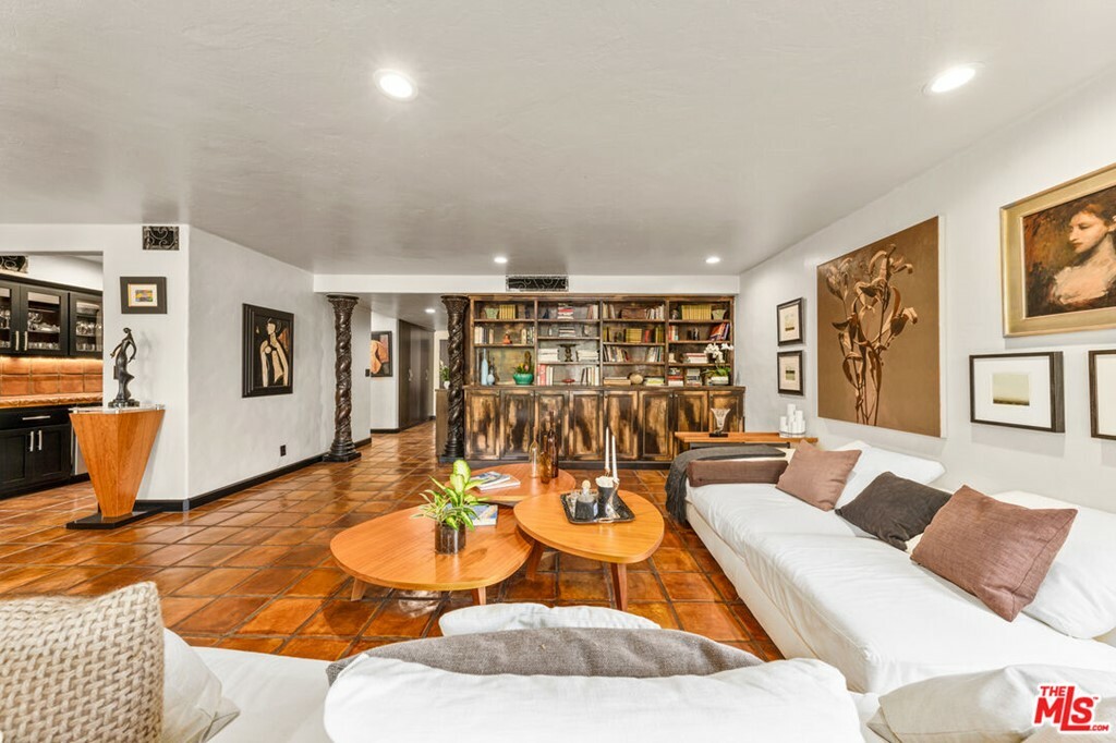 Property Photo:  865 Comstock Avenue 4E  CA 90024 