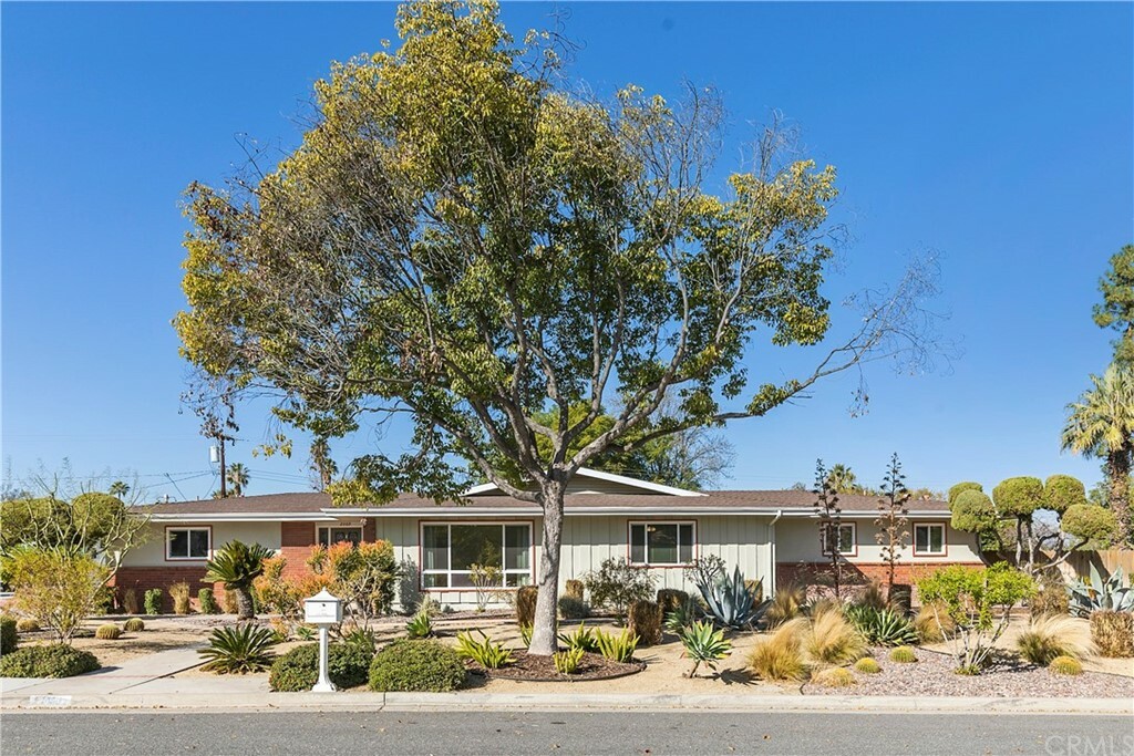 Property Photo:  2009 Bronson Way  CA 92506 