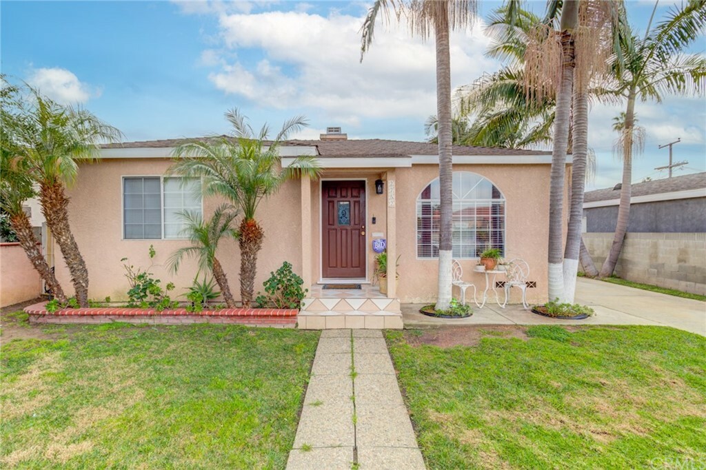 Property Photo:  2752 E Harrison Street  CA 90810 