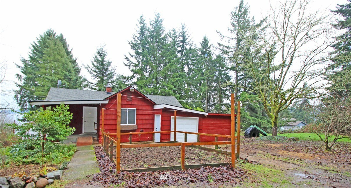 Property Photo: 1906 Front Avenue W WA 98312