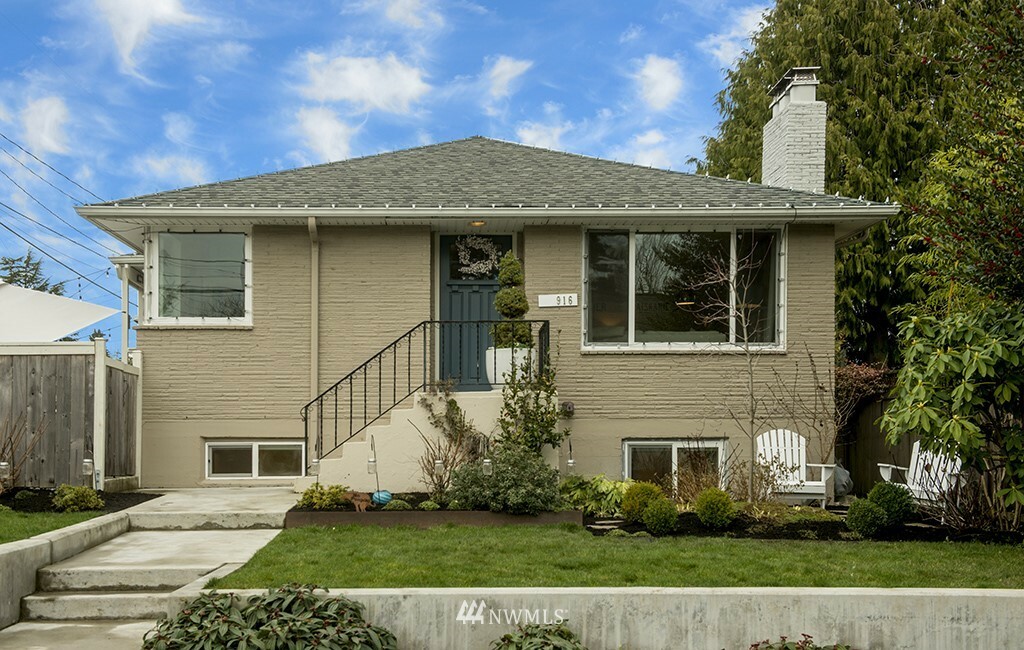 Property Photo:  916 NW 83rd Street  WA 98117 