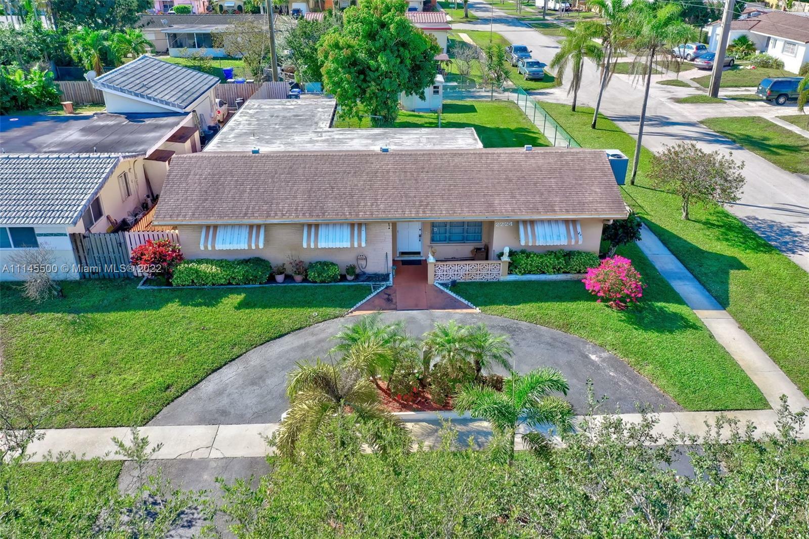 Property Photo:  2224 N 35th Ave  FL 33021 