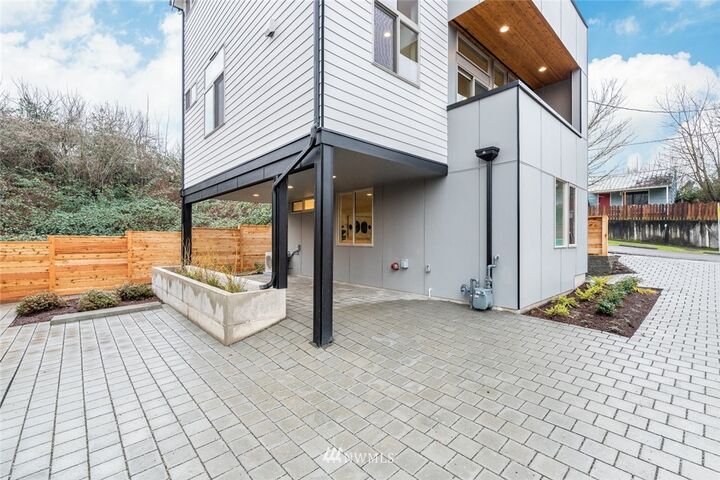 Property Photo:  526 S Concord Street  WA 98108 