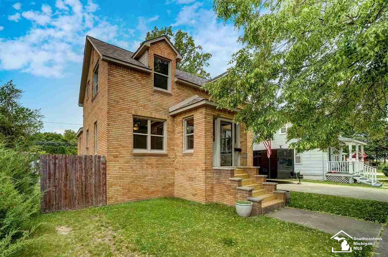 Property Photo:  525 Riverview Ave  MI 48162 